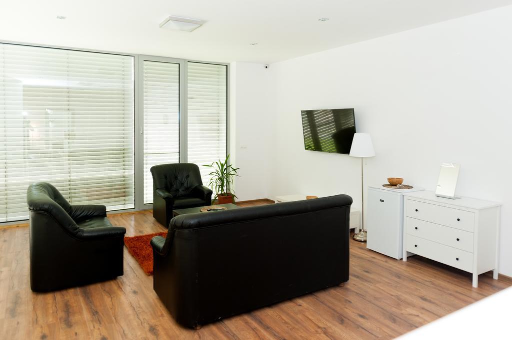 Villa Ladoven Luxusny Apartman 124M2 马汀 外观 照片